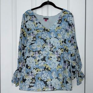 VINCE CAMUTO V Neck Floral Blouse